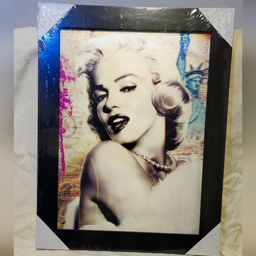 Marilyn Monroe 3D Hologram Picture Wrapped in Plastic